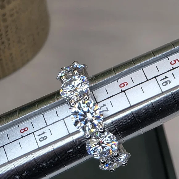 💎 7-Carat Moissanite Silver Ring – Brilliant D-Color Stones, S925 Silver - Picture 4 of 7